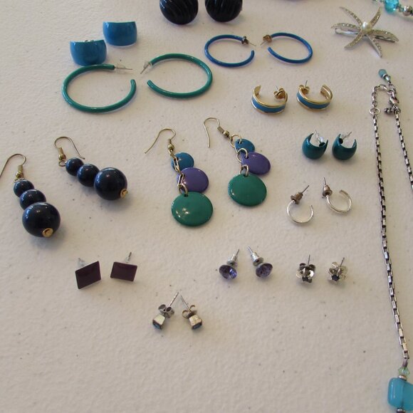 Lot of Costume Jewelry - Blues/Purples/Beads - Picture 5 of 15